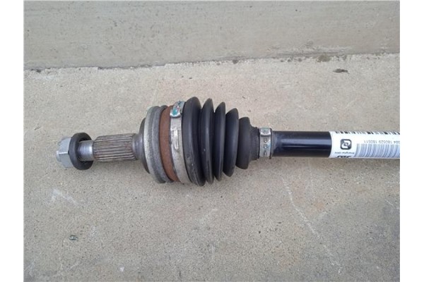 Recambio de palier delantero izquierdo para peugeot 3008 1.5 gt line referencia OEM IAM 9831666480  
