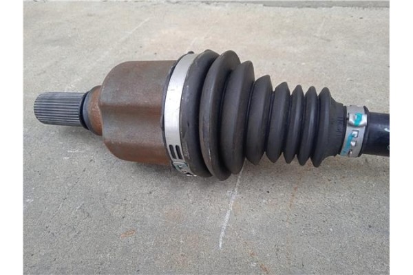 Recambio de palier delantero izquierdo para peugeot 3008 1.5 gt line referencia OEM IAM 9831666480  