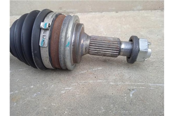 Recambio de palier delantero izquierdo para peugeot 3008 1.5 gt line referencia OEM IAM 9831666480  