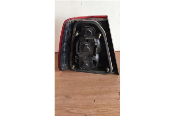 Recambio de piloto trasero derecho para volvo serie 940 berlina/familiar 2.3 classic berlina referencia OEM IAM 138610R  