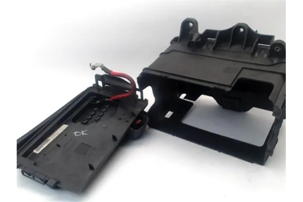 Recambio de recubrimiento bateria para seat ibiza (6l1) 1.9 tdi referencia OEM IAM 6Q0915429B 6Q0915429B 