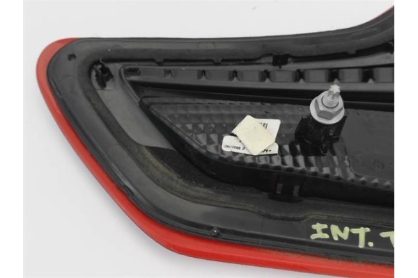 Recambio de piloto interior derecho para citroen c4 berlina 1.6 exclusive referencia OEM IAM 745000000 9672155480 