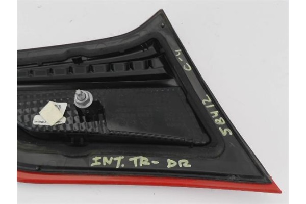 Recambio de piloto interior derecho para citroen c4 berlina 1.6 exclusive referencia OEM IAM 745000000 9672155480 