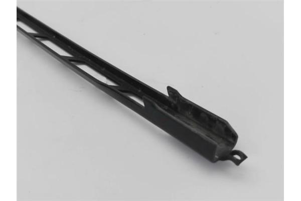 Recambio de brazo limpiaparabrisas delantero derecho para audi a3 sportback (8pa) 2.0 tdi ambiente referencia OEM IAM 8P1955408 