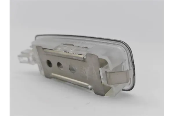 Recambio de piloto matricula trasero izquierdo para audi a3 sportback (8pa) 2.0 tdi ambiente referencia OEM IAM 4E0947105  