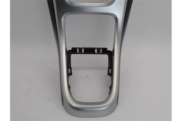 Recambio de embellecedor consola central para opel astra j berlina 5p 1.6 excellence referencia OEM IAM   