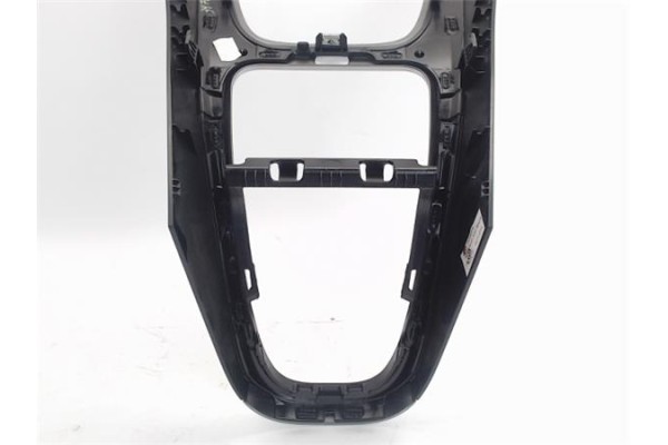 Recambio de embellecedor consola central para opel astra j berlina 5p 1.6 excellence referencia OEM IAM   