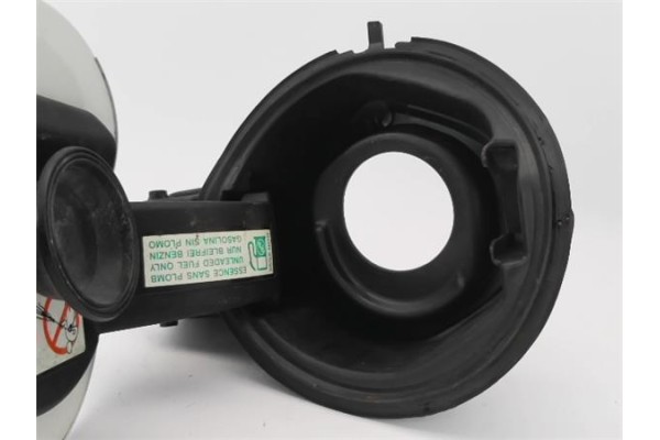 Recambio de tapa exterior combustible para citroen c4 berlina 1.6 exclusive referencia OEM IAM 1518F9  