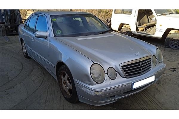 mercedes-benz clase e (bm 210) berlina del año 2001