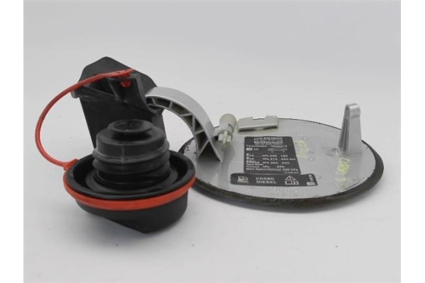 Recambio de tapa exterior combustible para opel corsa d 1.3 cdti referencia OEM IAM 13183307 44000102 