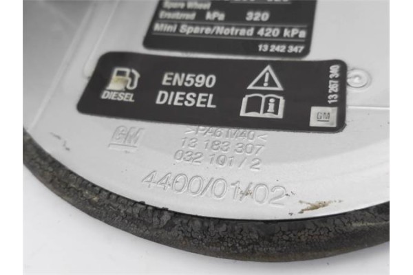 Recambio de tapa exterior combustible para opel corsa d 1.3 cdti referencia OEM IAM 13183307 44000102 