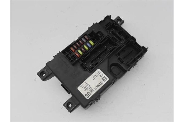 Recambio de caja fusibles/rele para opel corsa d 1.3 cdti referencia OEM IAM 6236169 13320628 