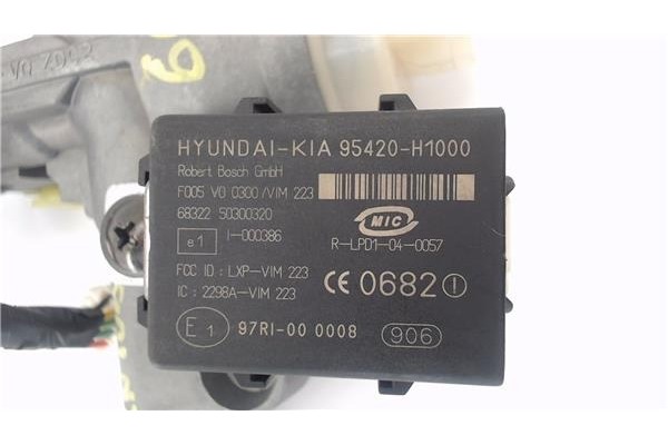 Recambio de llave para kia carnival 2.9 crdi referencia OEM IAM 819104D020 95420H1000 