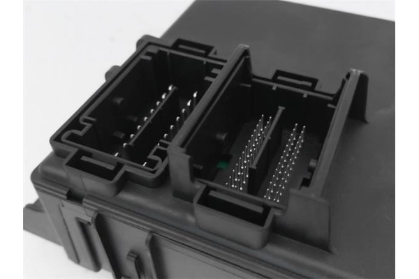 Recambio de caja fusibles/rele para opel corsa d 1.3 cdti referencia OEM IAM 6236169 13320628 