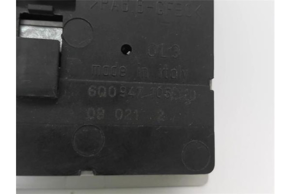 Recambio de luz delantero central techo para seat leon (1p1) 2.0 fr referencia OEM IAM 6Q0947106BY20  