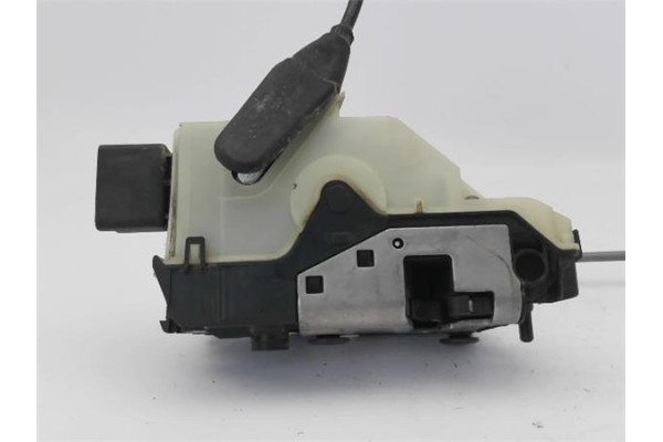 Recambio de cierre electromagnetico delantero derecho para citroen c4 berlina 1.6 exclusive referencia OEM IAM 9136GR  