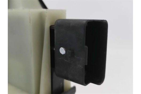 Recambio de cierre electromagnetico delantero derecho para citroen c4 berlina 1.6 exclusive referencia OEM IAM 9136GR  