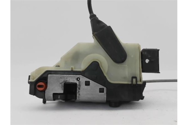 Recambio de cierre electromagnetico trasero izquierdo para citroen c4 berlina 1.6 exclusive referencia OEM IAM 9137W1  
