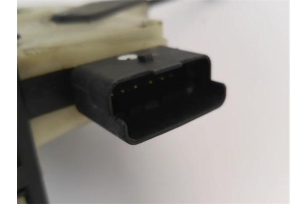 Recambio de cierre electromagnetico trasero izquierdo para citroen c4 berlina 1.6 exclusive referencia OEM IAM 9137W1  
