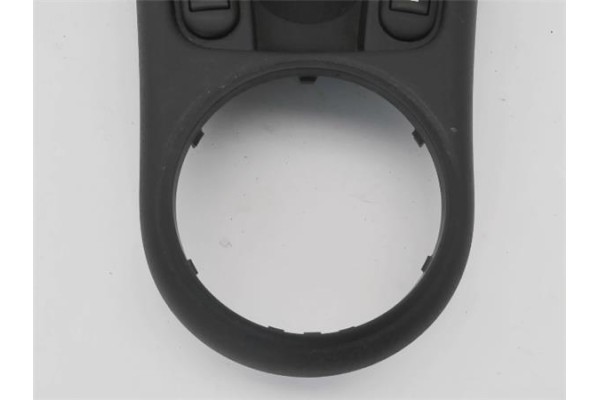 Recambio de embellecedor palanca cambio para citroen c2 1.1 referencia OEM IAM 7589T4 822766 