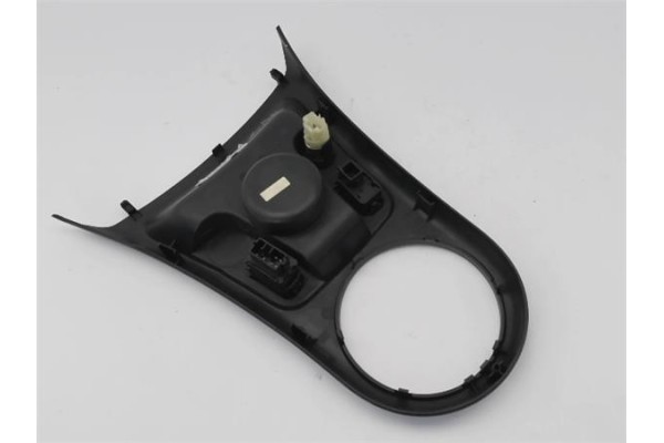 Recambio de embellecedor palanca cambio para citroen c2 1.1 referencia OEM IAM 7589T4 822766 