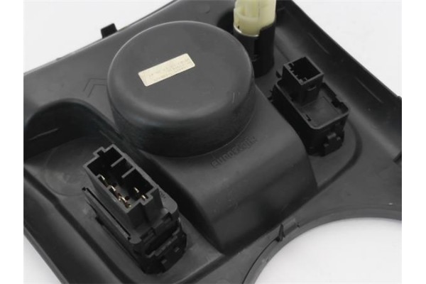 Recambio de embellecedor palanca cambio para citroen c2 1.1 referencia OEM IAM 7589T4 822766 