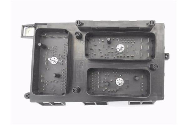 Recambio de caja fusibles/rele para opel astra h gtc 1.9 cdti referencia OEM IAM 13206754HB 5DK00866838 