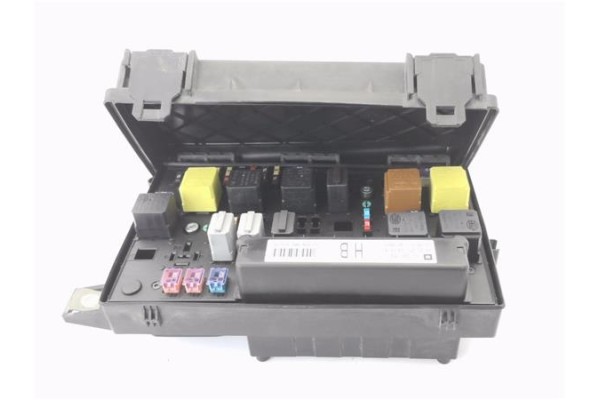 Recambio de caja fusibles/rele para opel astra h gtc 1.9 cdti referencia OEM IAM 13206754HB 5DK00866838 