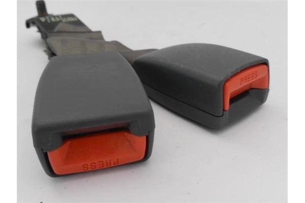 Recambio de anclaje cinturon trasero central para kia rio (jb) 1.4 16v referencia OEM IAM 898101G120XI 100112CTR 