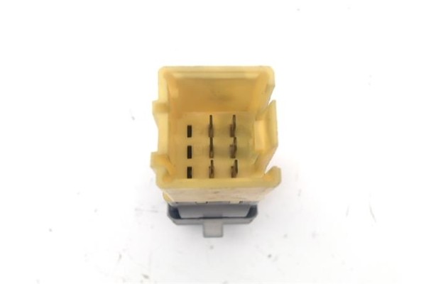 Recambio de boton cierre centralizado para citroen xsara picasso 2.0 hdi referencia OEM IAM 655423  