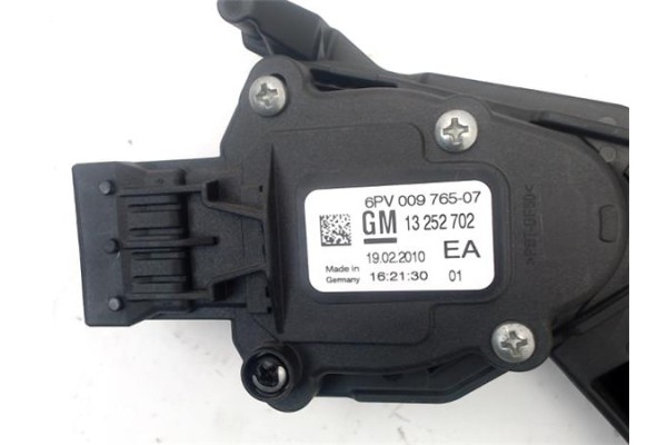 Recambio de pedal acelerador para opel astra j 1.6 referencia OEM IAM 13252702  