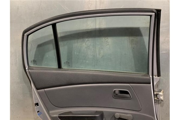 Recambio de puerta trasero izquierda para kia rio (jb) 1.4 16v referencia OEM IAM 770031G210  