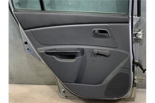 Recambio de puerta trasero izquierda para kia rio (jb) 1.4 16v referencia OEM IAM 770031G210  