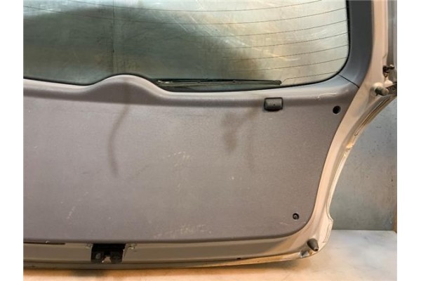 Recambio de porton trasero para kia rio (jb) 1.4 16v referencia OEM IAM 737001G320  