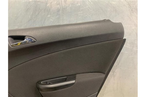 Recambio de asidero puerta trasero derecha para opel astra j berlina 5p 1.6 excellence referencia OEM IAM   
