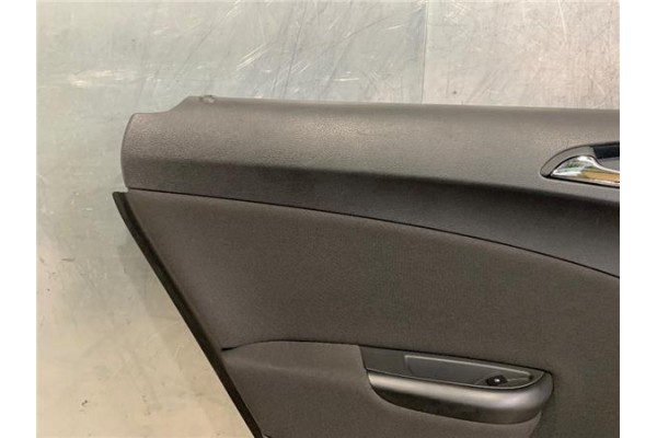 Recambio de asidero puerta trasero izquierda para opel astra j berlina 5p 1.6 excellence referencia OEM IAM   
