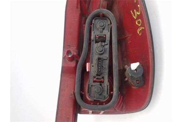 Recambio de piloto trasero izquierdo para peugeot 306 3/5 pt. (s1) referencia OEM IAM 6350J3  