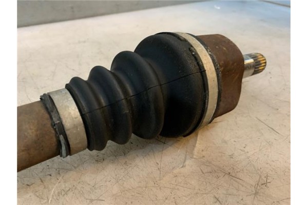 Recambio de palier delantero izquierdo para citroen c4 berlina 1.6 exclusive referencia OEM IAM 3272LH  