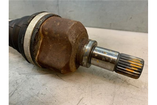 Recambio de palier delantero izquierdo para citroen c4 berlina 1.6 exclusive referencia OEM IAM 3272LH  