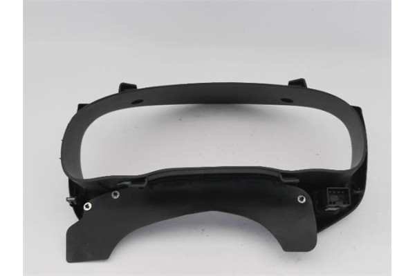 Recambio de embellecedor cuadro instrumentos para kia rio (jb) 1.4 16v referencia OEM IAM 848301G000  