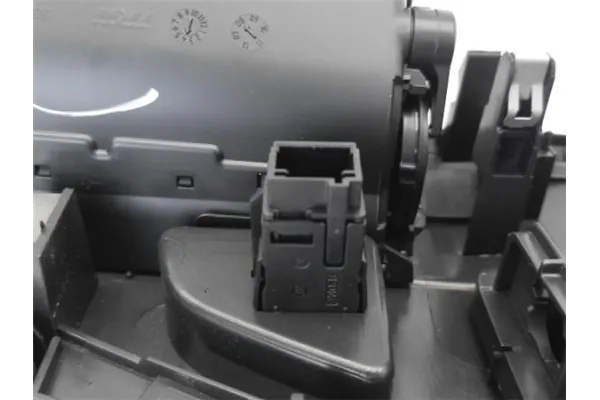 Recambio de embellecedor consola salpicadero para citroen c5 berlina 2.0 audace referencia OEM IAM 9682359677 9682359377 