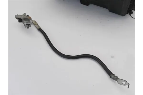 Recambio de tapa bateria para ford focus berlina (cew) 1.5 business referencia OEM IAM AM5110723AF  