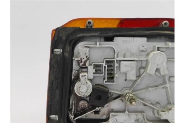 Recambio de piloto trasero derecho para peugeot 205 berlina 1.4 referencia OEM IAM 635129  