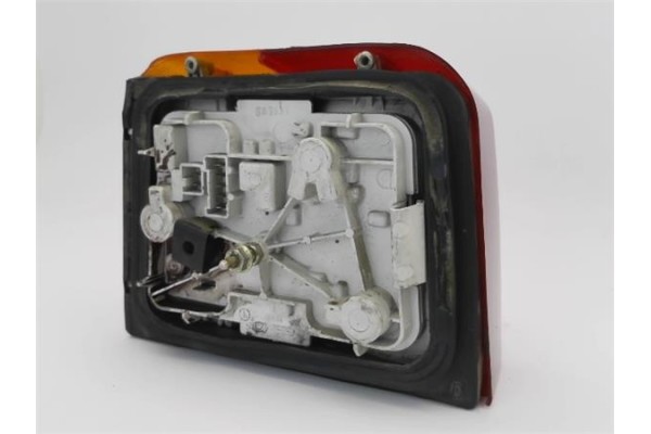 Recambio de piloto trasero derecho para peugeot 205 berlina 1.4 referencia OEM IAM 635129  