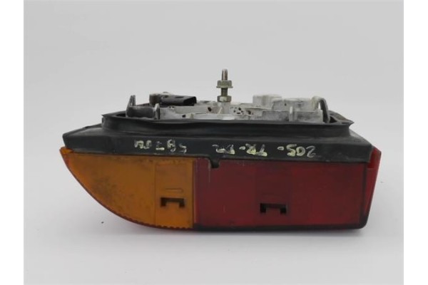 Recambio de piloto trasero derecho para peugeot 205 berlina 1.4 referencia OEM IAM 635129  
