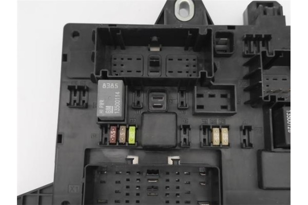 Recambio de caja fusibles/rele para opel astra j 1.7 cdti referencia OEM IAM 1247079 365927271 