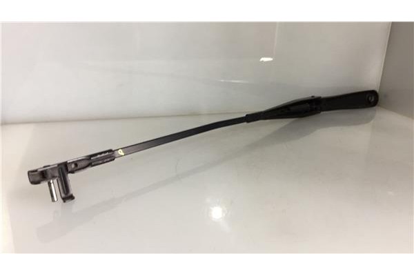 Recambio de brazo limpiaparabrisas delantero derecho para opel astra h berlina 1.7 cdti referencia OEM IAM 13111220  