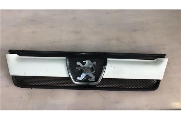 Recambio de rejilla capo para peugeot boxer furgón (244) 2.2 hdi referencia OEM IAM 1304703070  