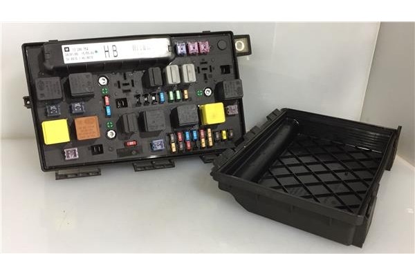 Recambio de caja fusibles/rele para opel astra h berlina 1.7 cdti referencia OEM IAM 13206754 5DK00866838 Recambio de caja fusibles/rele para opel astra h berlina 1.7 cdti referencia OEM IAM 13206754 5DK00866838