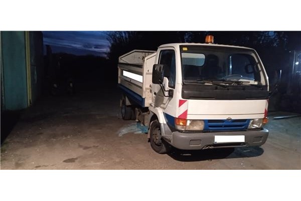 nissan cabstar del año 2000